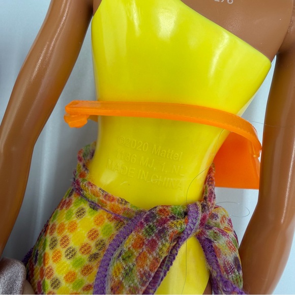 BARBIE Mattel Color Reveal Fashion Doll with Colorful Wrap - Picture 7 of 7